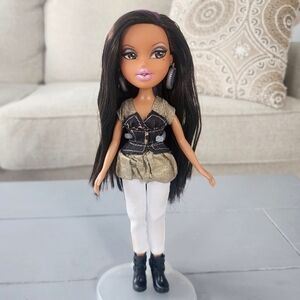 MGA Bratz All Glammed Up Yasmin Designer Streaks Doll 2011 Beautiful